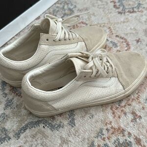 Vans Women's Sneakers in Cream and Tan